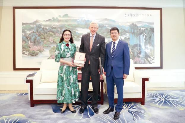 加拿大駐華大使Dominic Barton到訪(fǎng)萬(wàn)豐集團