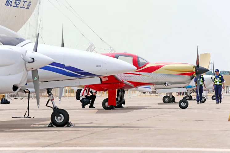 萬(wàn)豐鉆石系列飛機閃耀亮相珠海航展