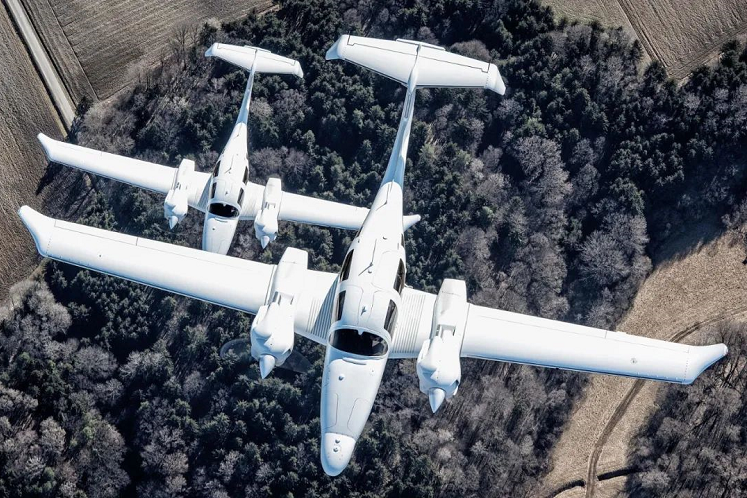 萬(wàn)豐鉆石飛機與QinetiQ公司簽署2架DA62 mpp采購協(xié)議